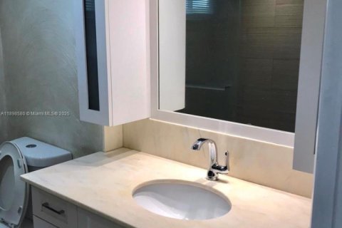 Condo in Hollywood, Florida, 1 bedroom  № 1950084 - photo 10