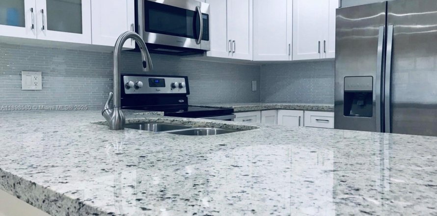 Condo in Hollywood, Florida, 1 bedroom  № 1950084