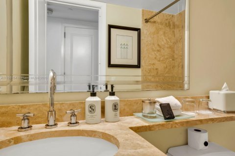 Condominio en alquiler en Miami, Florida, 2 dormitorios, 167.32 m2 № 2077034 - foto 29