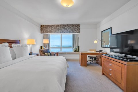 Condominio en alquiler en Miami, Florida, 2 dormitorios, 167.32 m2 № 2077034 - foto 17