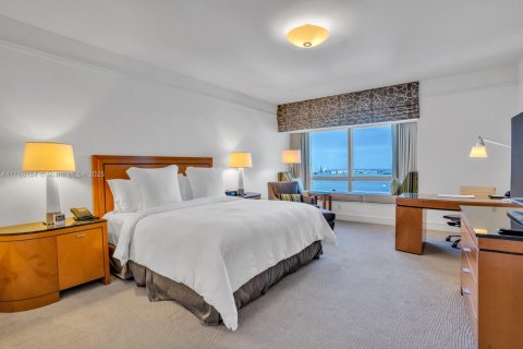 Condominio en alquiler en Miami, Florida, 2 dormitorios, 167.32 m2 № 2077034 - foto 11