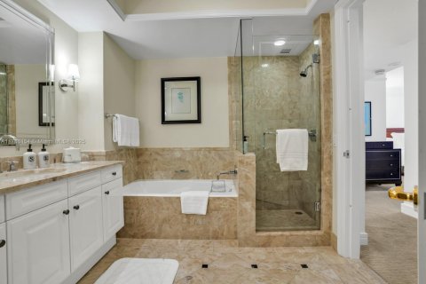 Condominio en alquiler en Miami, Florida, 2 dormitorios, 167.32 m2 № 2077034 - foto 21