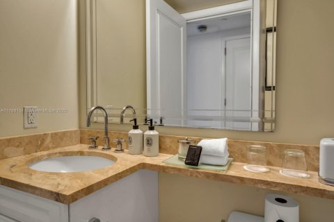 Condominio en alquiler en Miami, Florida, 2 dormitorios, 167.32 m2 № 2077034 - foto 30