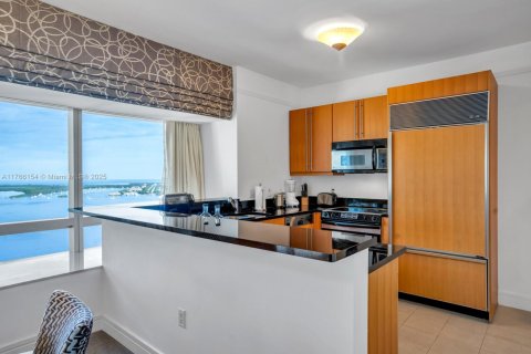 Condominio en alquiler en Miami, Florida, 2 dormitorios, 167.32 m2 № 2077034 - foto 4