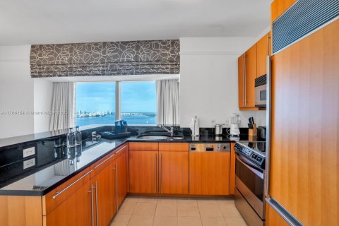 Condominio en alquiler en Miami, Florida, 2 dormitorios, 167.32 m2 № 2077034 - foto 5