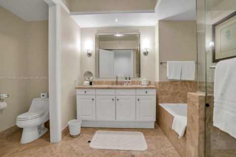 Condominio en alquiler en Miami, Florida, 2 dormitorios, 167.32 m2 № 2077034 - foto 20