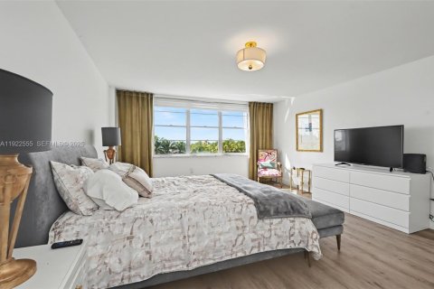 Copropriété à vendre à Bay Harbor Islands, Floride: 2 chambres, 137.87 m2 № 1982665 - photo 28