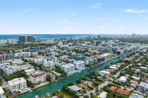 Copropriété à vendre à Bay Harbor Islands, Floride: 2 chambres, 137.87 m2 № 1982665 - photo 9