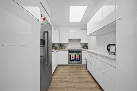 Copropriété à vendre à Bay Harbor Islands, Floride: 2 chambres, 137.87 m2 № 1982665 - photo 20