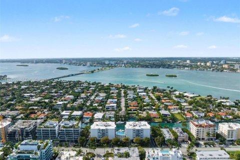 Copropriété à vendre à Bay Harbor Islands, Floride: 2 chambres, 137.87 m2 № 1982665 - photo 11