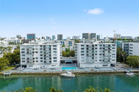 Copropriété à vendre à Bay Harbor Islands, Floride: 2 chambres, 137.87 m2 № 1982665 - photo 7