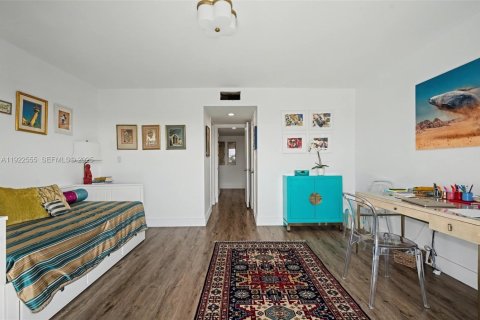 Copropriété à vendre à Bay Harbor Islands, Floride: 2 chambres, 137.87 m2 № 1982665 - photo 25