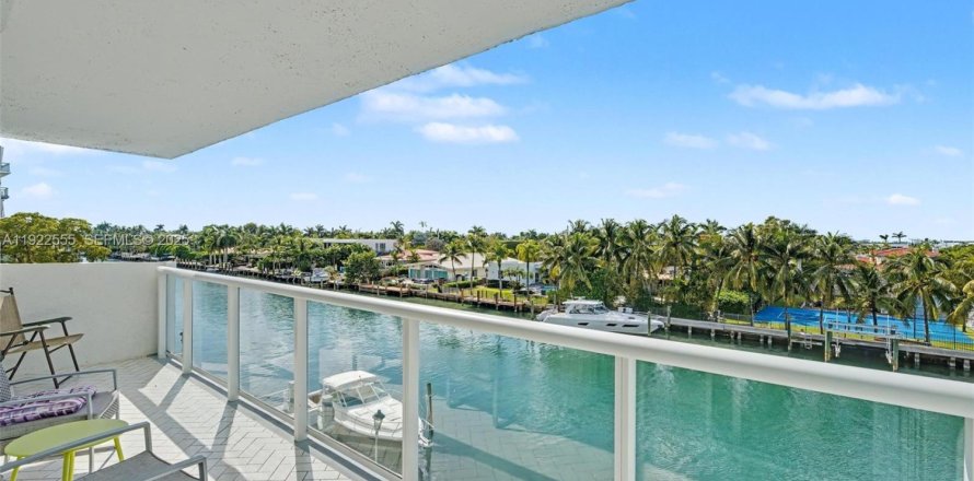 Condo à Bay Harbor Islands, Floride, 2 chambres  № 1982665