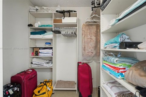 Copropriété à vendre à Bay Harbor Islands, Floride: 2 chambres, 137.87 m2 № 1982665 - photo 24