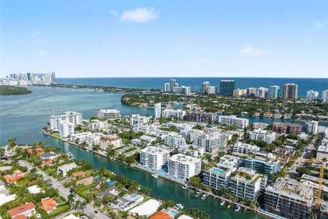 Copropriété à vendre à Bay Harbor Islands, Floride: 2 chambres, 137.87 m2 № 1982665 - photo 13