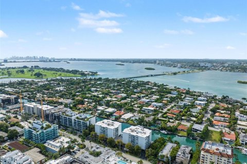 Copropriété à vendre à Bay Harbor Islands, Floride: 2 chambres, 137.87 m2 № 1982665 - photo 10
