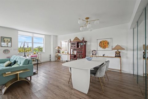 Copropriété à vendre à Bay Harbor Islands, Floride: 2 chambres, 137.87 m2 № 1982665 - photo 18