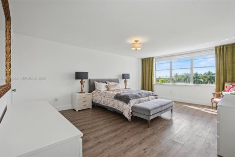 Copropriété à vendre à Bay Harbor Islands, Floride: 2 chambres, 137.87 m2 № 1982665 - photo 27