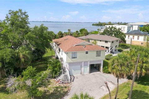 House in Bradenton, Florida 4 bedrooms, 184.32 sq.m. № 2329257