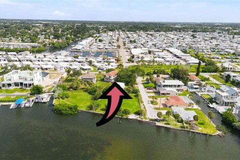 House in Bradenton, Florida 4 bedrooms, 184.32 sq.m. № 2329257 - photo 2