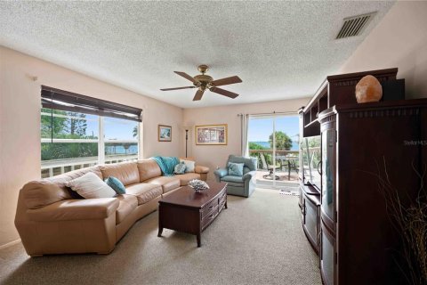 House in Bradenton, Florida 4 bedrooms, 184.32 sq.m. № 2329257 - photo 6