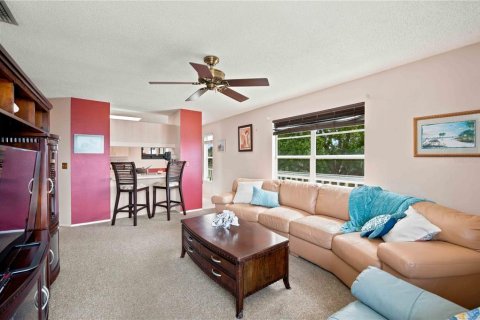 House in Bradenton, Florida 4 bedrooms, 184.32 sq.m. № 2329257 - photo 8