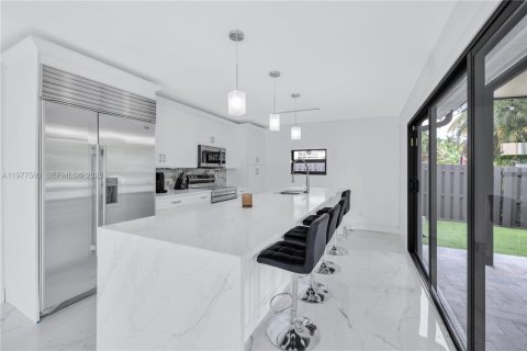 Villa ou maison à louer à Fort Lauderdale, Floride: 3 chambres, 180.14 m2 № 2041787 - photo 2