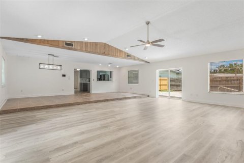 House in Orlando, Florida 3 bedrooms, 183.39 sq.m. № 1885617 - photo 15