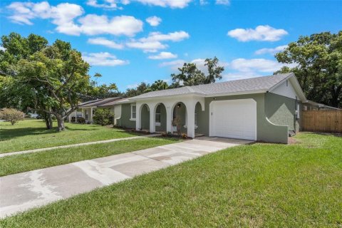 House in Orlando, Florida 3 bedrooms, 183.39 sq.m. № 1885617 - photo 2