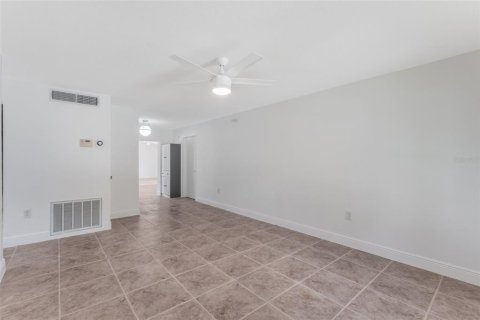 House in Orlando, Florida 3 bedrooms, 183.39 sq.m. № 1885617 - photo 6