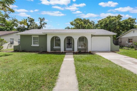 House in Orlando, Florida 3 bedrooms, 183.39 sq.m. № 1885617 - photo 1