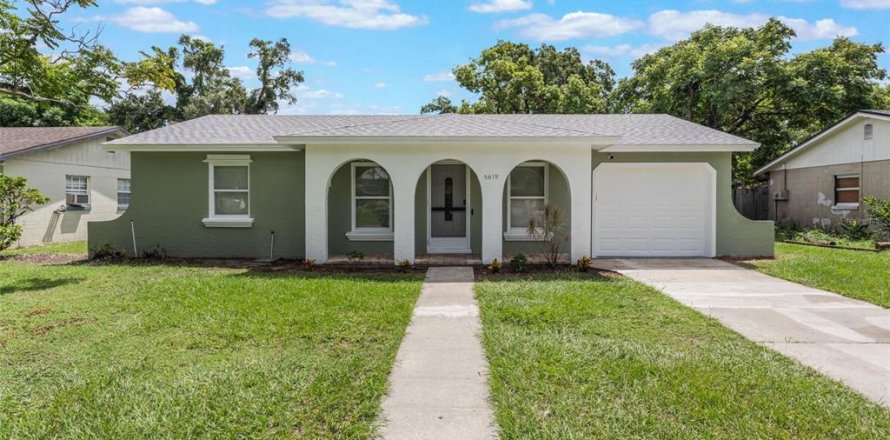 House in Orlando, Florida 3 bedrooms, 183.39 sq.m. № 1885617