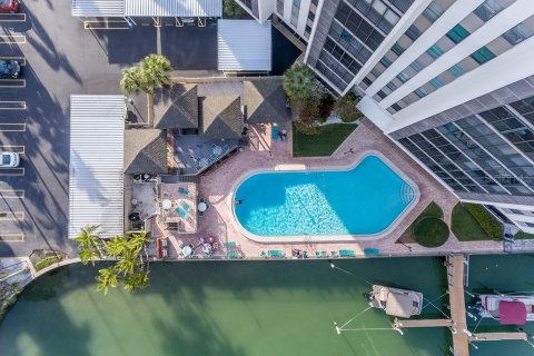 Condo in Treasure Island, Florida, 2 bedrooms  № 2219446 - photo 7
