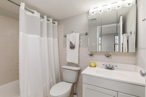 Condo in Treasure Island, Florida, 2 bedrooms  № 2219446 - photo 20