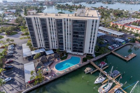 Condo in Treasure Island, Florida, 2 bedrooms  № 2219446 - photo 4