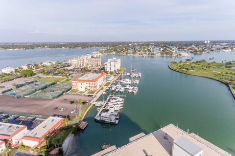 Condo in Treasure Island, Florida, 2 bedrooms  № 2219446 - photo 6