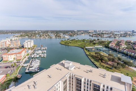 Condo in Treasure Island, Florida, 2 bedrooms  № 2219446 - photo 2