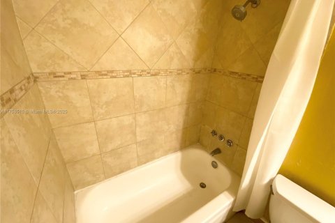 Condominio en venta en Sunrise, Florida, 1 dormitorio, 74.32 m2 № 1706457 - foto 13