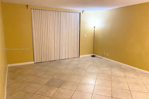 Condominio en venta en Sunrise, Florida, 1 dormitorio, 74.32 m2 № 1706457 - foto 6