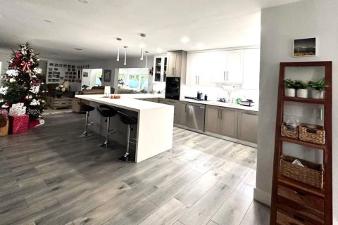 Villa ou maison à vendre à Miami, Floride: 4 chambres, 264.96 m2 № 1937970 - photo 8