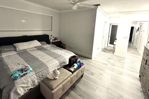 Casa en venta en Miami, Florida, 4 dormitorios, 264.96 m2 № 1937970 - foto 17