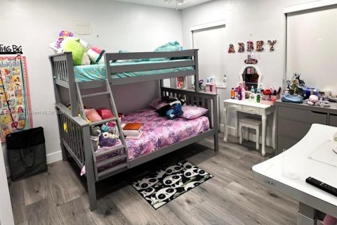 Casa en venta en Miami, Florida, 4 dormitorios, 264.96 m2 № 1937970 - foto 20