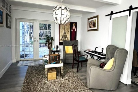 Casa en venta en Miami, Florida, 4 dormitorios, 264.96 m2 № 1937970 - foto 10