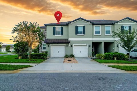 Townhouse in Zephyrhills, Florida 3 bedrooms, 166.02 sq.m. № 2105926 - photo 5