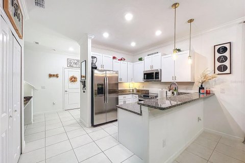Townhouse in Zephyrhills, Florida 3 bedrooms, 166.02 sq.m. № 2105926 - photo 19