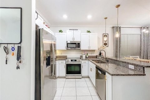 Townhouse in Zephyrhills, Florida 3 bedrooms, 166.02 sq.m. № 2105926 - photo 20