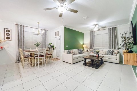 Townhouse in Zephyrhills, Florida 3 bedrooms, 166.02 sq.m. № 2105926 - photo 26
