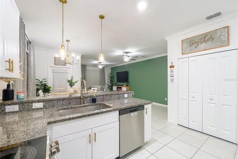 Townhouse in Zephyrhills, Florida 3 bedrooms, 166.02 sq.m. № 2105926 - photo 25