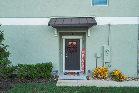Townhouse in Zephyrhills, Florida 3 bedrooms, 166.02 sq.m. № 2105926 - photo 9