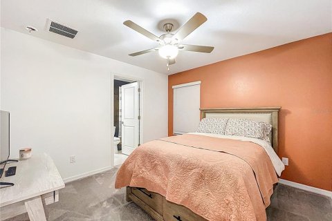 Townhouse in Zephyrhills, Florida 3 bedrooms, 166.02 sq.m. № 2105926 - photo 17
